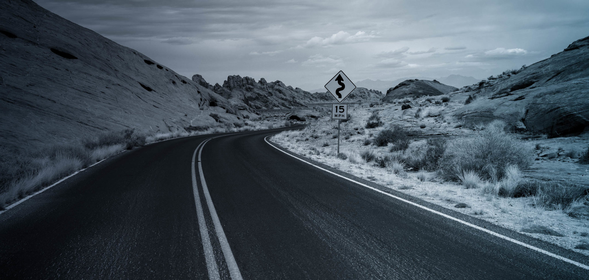 empty highway with speed limit sign of 15mph